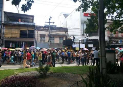 Após governo anunciar promoção de policiais, professores vão cobrar progressões