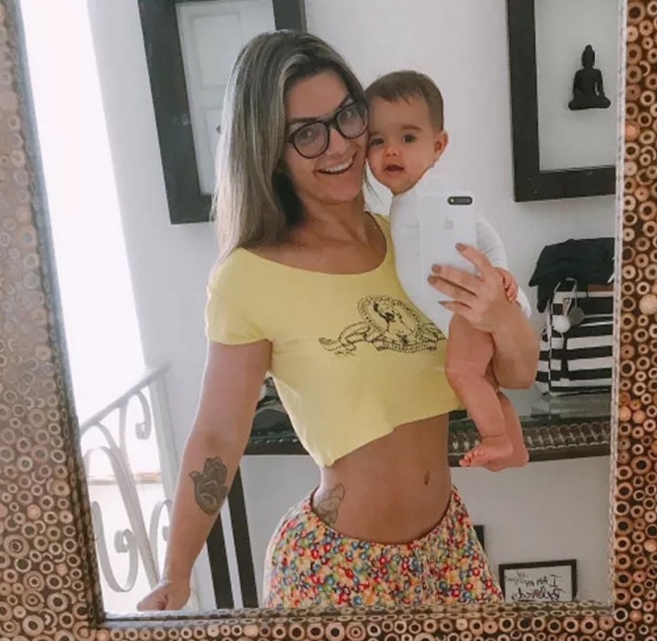   Kelly Key exibe barriga sarada cinco meses após parto