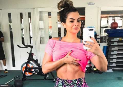   Kelly Key exibe barriga sarada cinco meses após parto