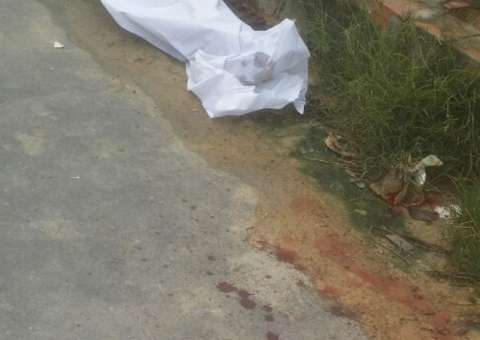 Corpo de homem é encontrado com dois tiros em comunidade de Manaus