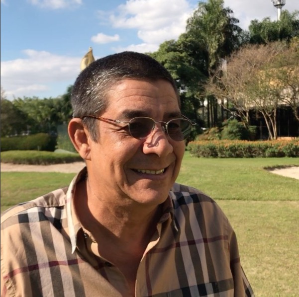 Zeca Pagodinho deixa hospital após sofrer acidente no Rio