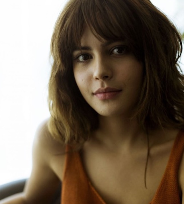 Atriz de 'Os Dias Eram Assim' deixa de sair à noite por magreza excessiva