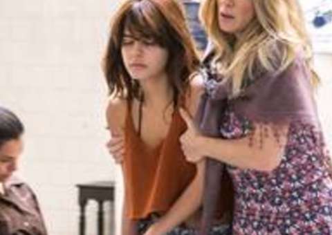 Atriz de 'Os Dias Eram Assim' deixa de sair à noite por magreza excessiva