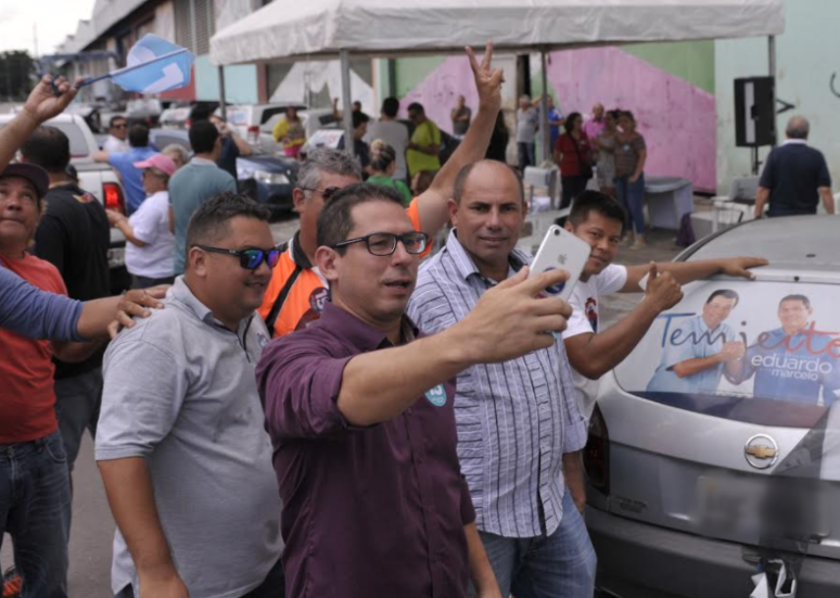 'Adesivaço' de Eduardo Braga e Marcelo Ramos agita Avenida do Samba