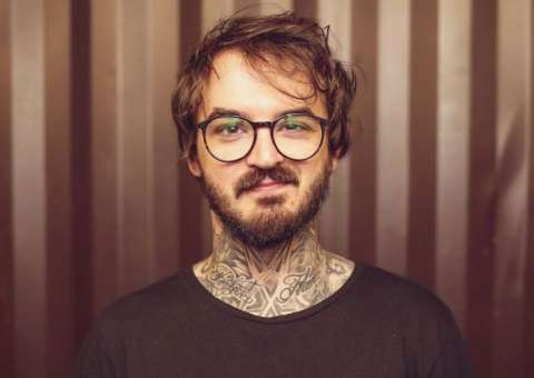 PC Siqueira faz nova tatuagem bizarra e é detonado por internautas