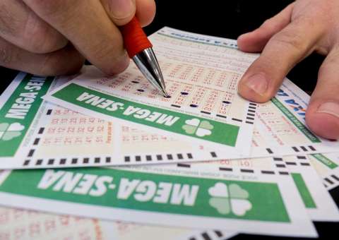 Mega-Sena: 130 pessoas acertam quina e ganham R$ 29 mil