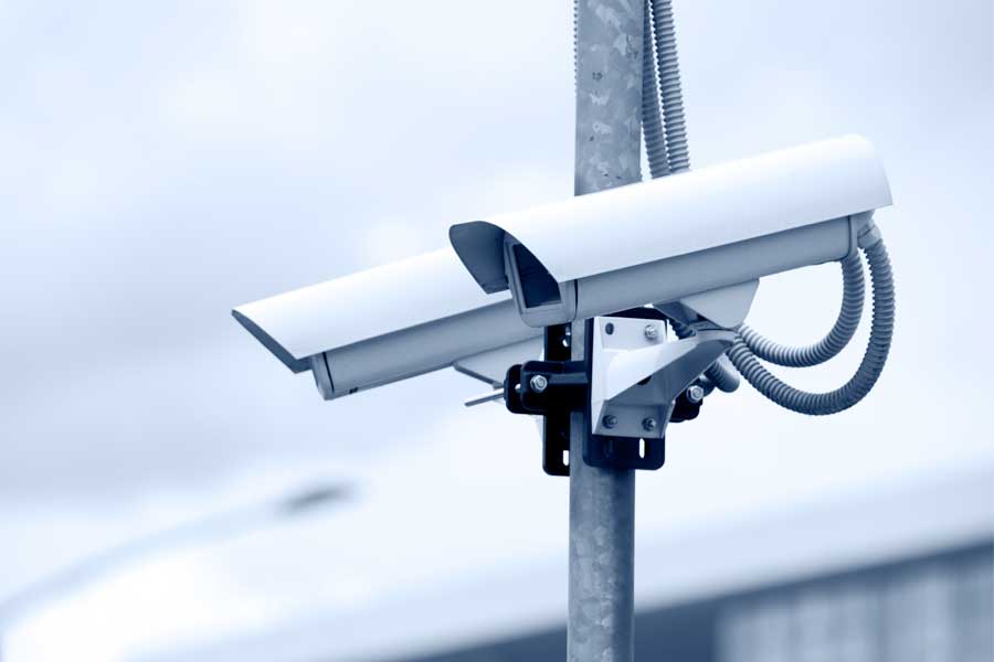 Câmera flagra momento que homem finge acidente para ganhar indenização