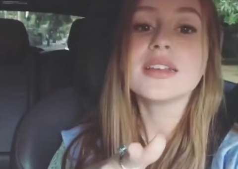  Marina Ruy Barbosa canta 'Traidor' ao lado do noivo em vídeo