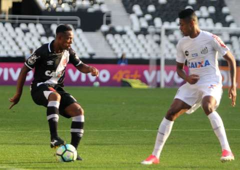 Sem público e sem inspiração, Vasco e Santos empatam