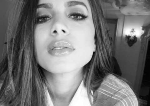  Anitta inova no visual e brinca “Mais uma mudança, não faz diferença”