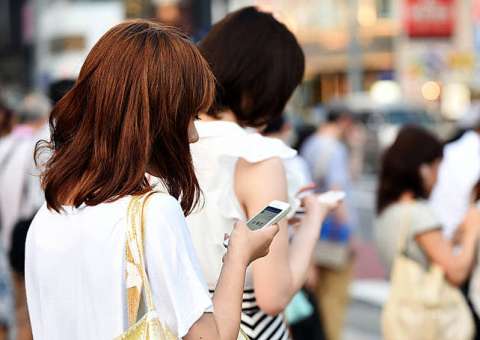 Contra violência, brasileiros adotam a estratégia do 'celular do bandido'