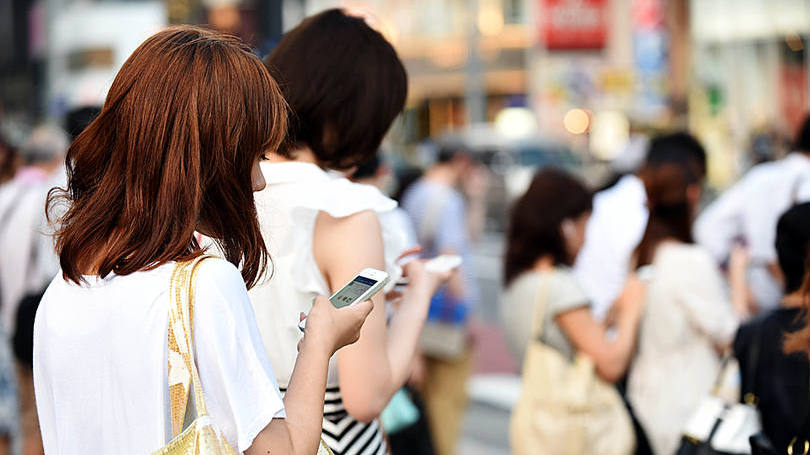 Contra violência, brasileiros adotam a estratégia do 'celular do bandido'