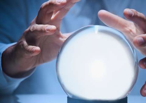 Vidente é condenada por convencer cliente virar prostituta