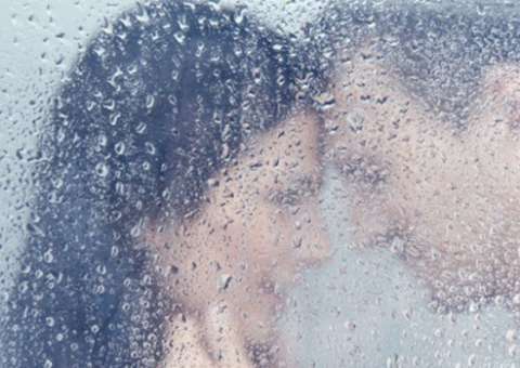 4 motivos para você tomar banho com o parceiro ao acordar