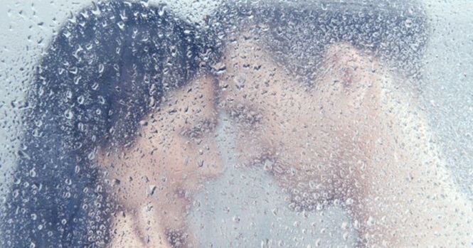 4 motivos para você tomar banho com o parceiro ao acordar