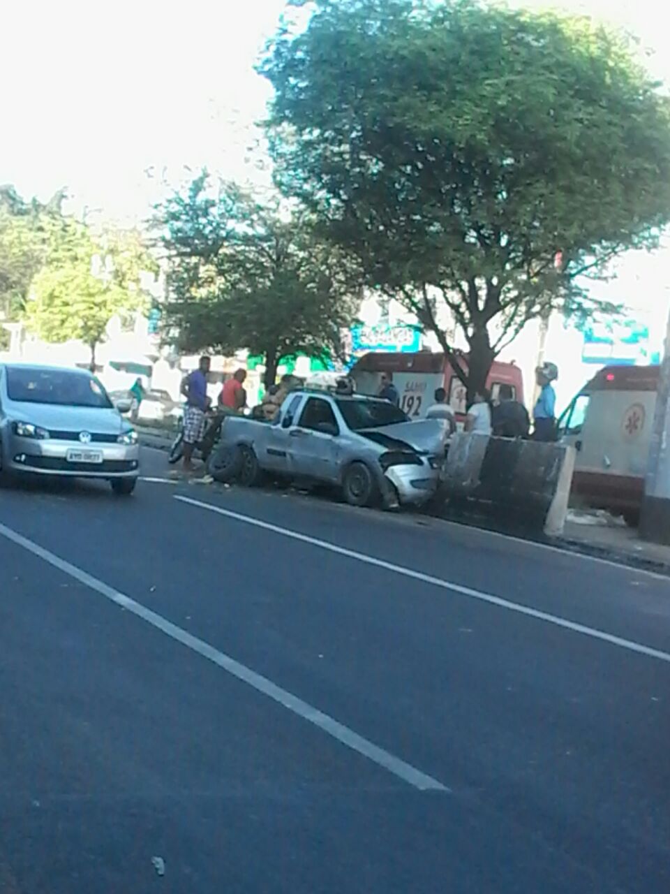 Acidente na Av. Grande Circular deixa 3 pessoas feridas 