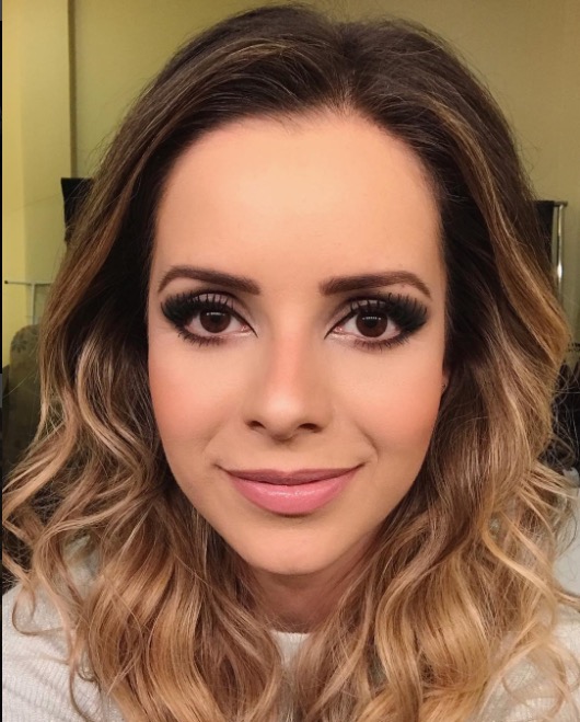 Sandy se irrita e dá bronca em fã por tê-la filmado sem autorização