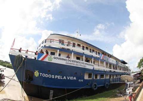 Em 3 meses, barco itinerante atende 30 mil ribeirinhos e indígenas no Amazonas