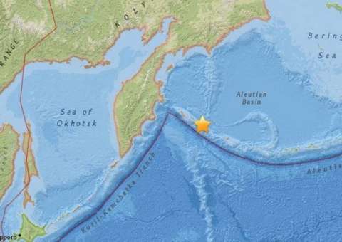 Forte terremoto gera alerta de tsunami entre Rússia e Alasca 