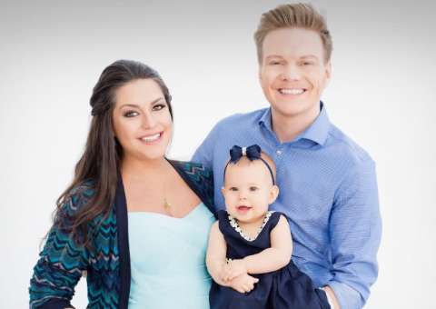 Thais Fersoza publica foto do momento que Melinda dá primeiros passos: 'Toda sorridente'