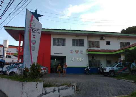 Polícia desarticula laboratório de drogas em beco de Manaus