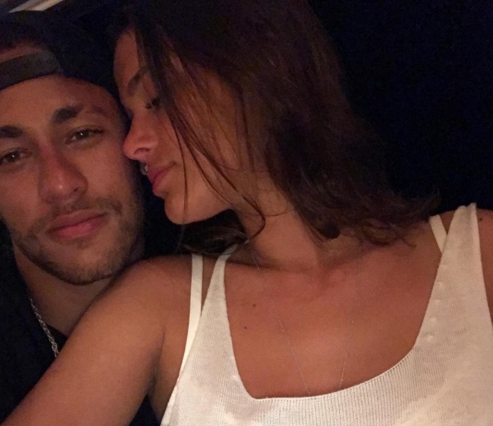 Neymar curte foto de beijo em Marquezine e fãs pedem reconciliação