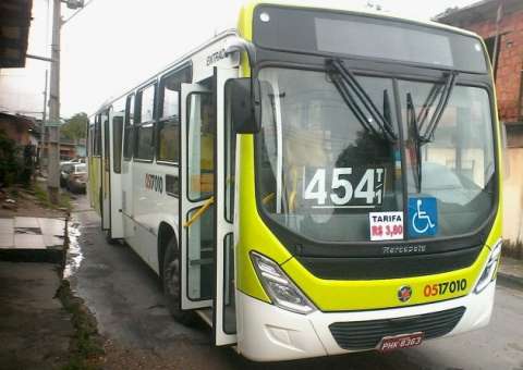 Homem é baleado na boca durante assalto a ônibus em Manaus