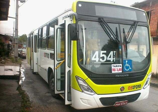 Homem é baleado na boca durante assalto a ônibus em Manaus