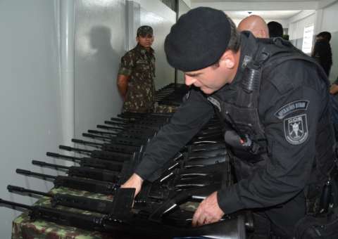 Sistema de Segurança poderá usar fuzis do Exército em ações contra tráfico de drogas no AM