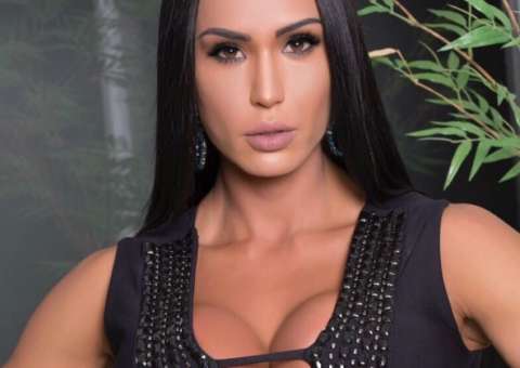 Gracyanne Barbosa mostra treino 'monstro' que deixa abdômen rasgado