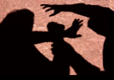 Vizinhos são suspeitos de estuprar mulher de 48 anos