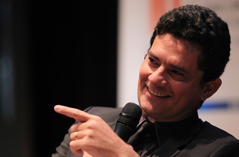Moro determina que dinheiro do caso triplex seja destinado à Petrobras