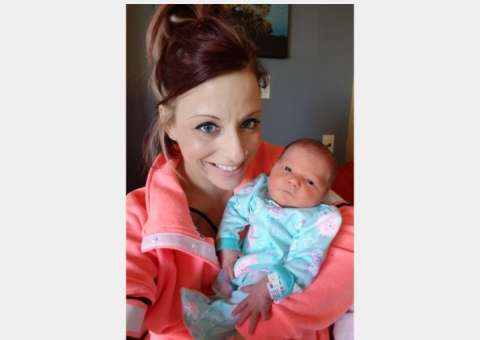 Recém-nascida morre após ser beijada por alguém com herpes 