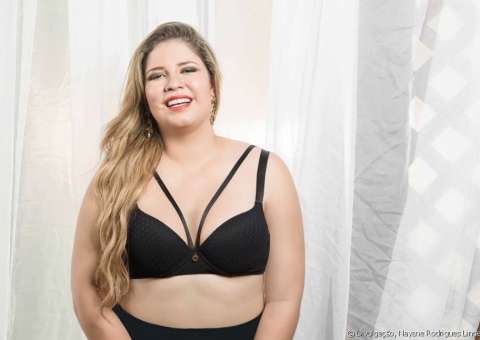 Marília Mendonça posa sexy de lingerie plus size: 'se ame'