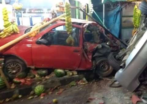 Grave acidente deixa pessoas feridas na Av. Torquato Tapajós, em Manaus