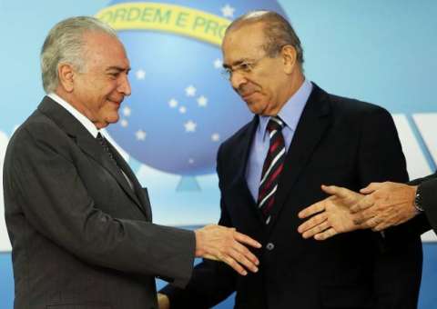 Temer intensifica troca de cargos por votos contra denúncia