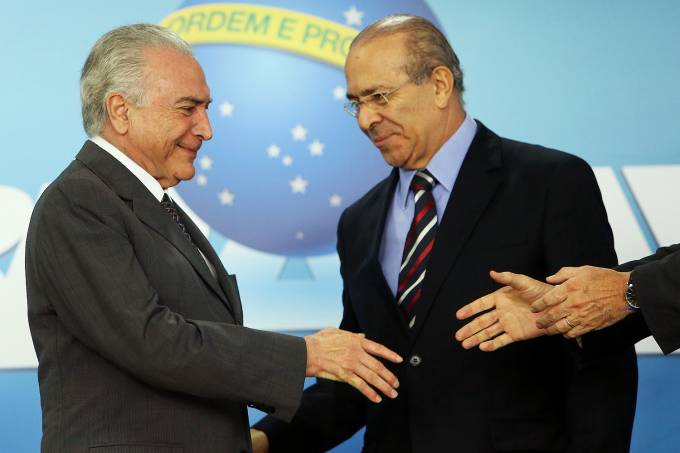 Temer intensifica troca de cargos por votos contra denúncia