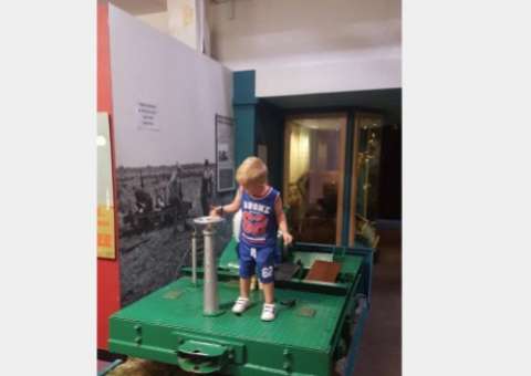 Desesperada, mãe retira pedaço de objetivo inusitado e acaba com mau cheiro exalado pelo filho 