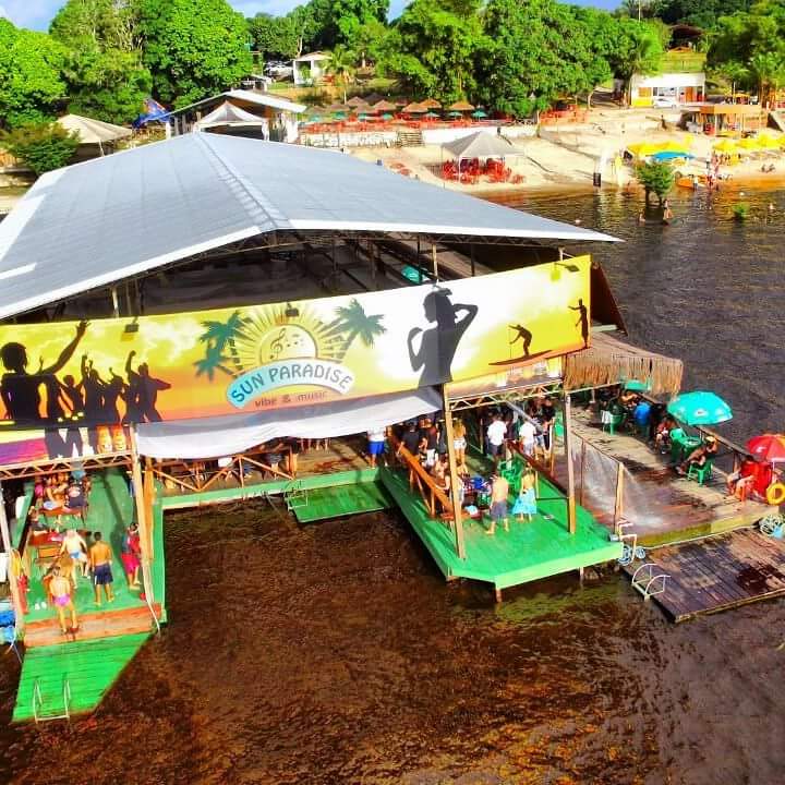 Flutuante Sun Paradise tem sertanejo e eletrônica neste domingo