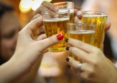 Beber moderadamente causa danos ao cérebro a longo prazo