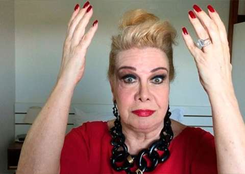 Rogéria sai da UTI, mas permanece internada 