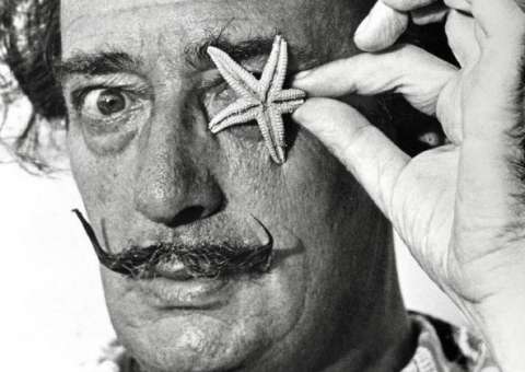 Exumação de corpo de Salvador Dalí revela bigode intacto