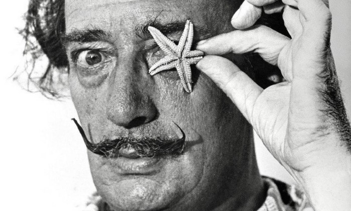 Exumação de corpo de Salvador Dalí revela bigode intacto