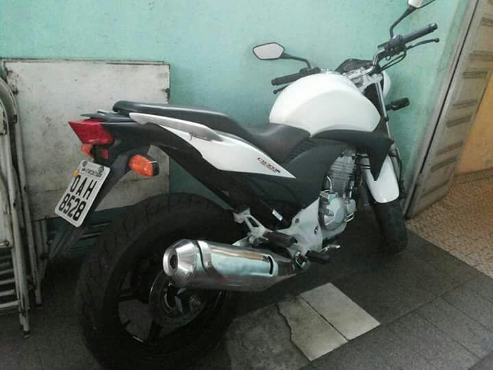 No Amazonas, assaltantes fazem 'limpa' em casa de enfermeiro e levam duas motocicletas