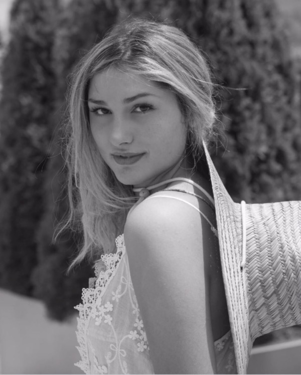 Sasha Meneghel posa linda às vésperas do aniversário e encanta seguidores