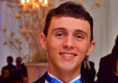 Estudante de Direito morre após ser baleado em saída de posto de combustível em Manaus