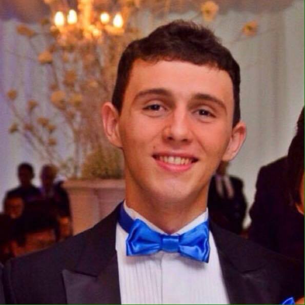 Estudante de Direito morre após ser baleado em saída de posto de combustível em Manaus