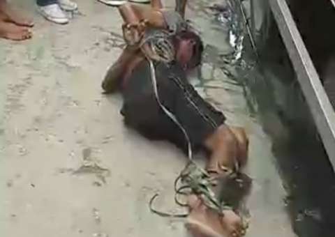 Suspeito de tentar furtar caminhão é espancado por populares em avenida de Manaus