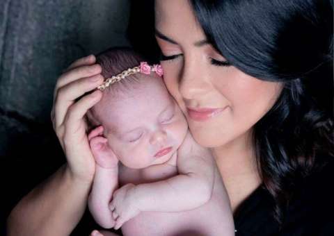 Ex-Rouge, Li Martins mostra rostinho da filha recém-nascida