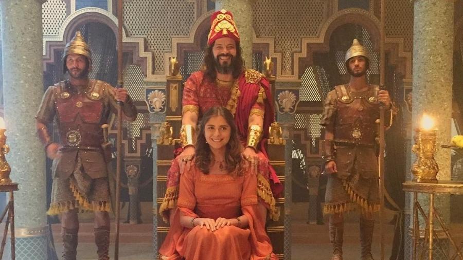 Atores da Record são submetidos a 17 horas de trabalho por dia e atriz abandona gravação